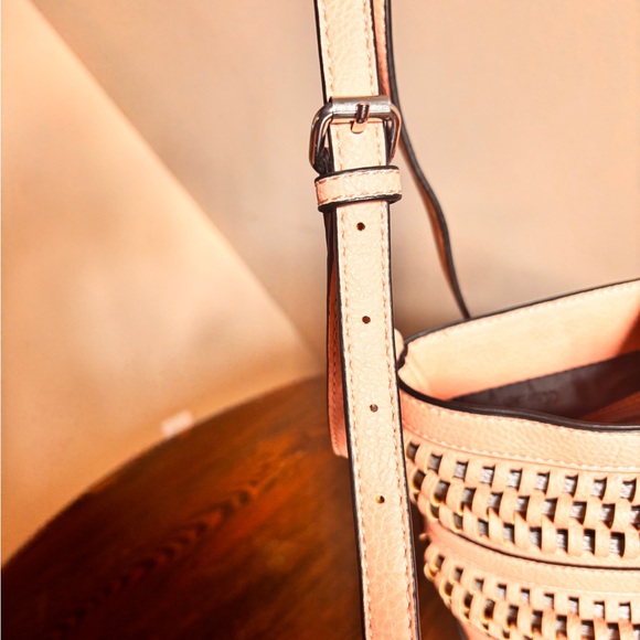 Joe’s Jeans Pink Woven Bucket Bag Crossbody EUC - Picture 10 of 14